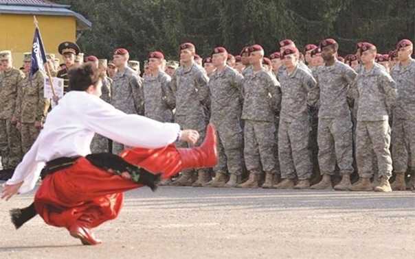 2015-й. Так танцевали перед натовцами…