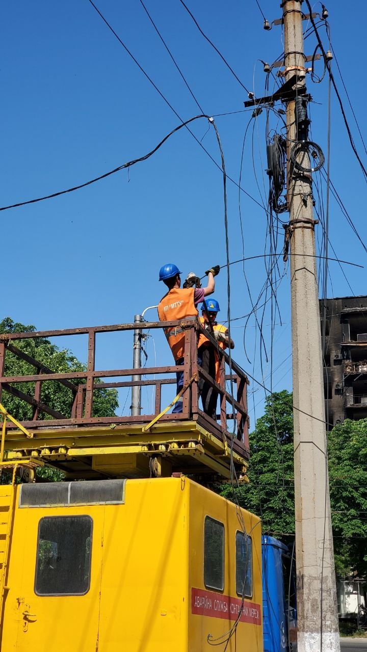 Демонтаж оборванных линий выполняют бригады коммунального предприятия «Мартранс»