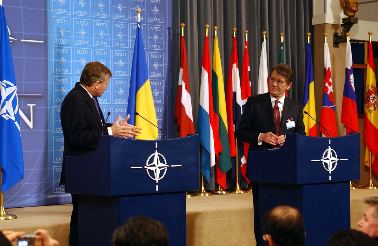 Президент Украины В. Ющенко и генсек НАТО Х. Схеффер, 2005 год