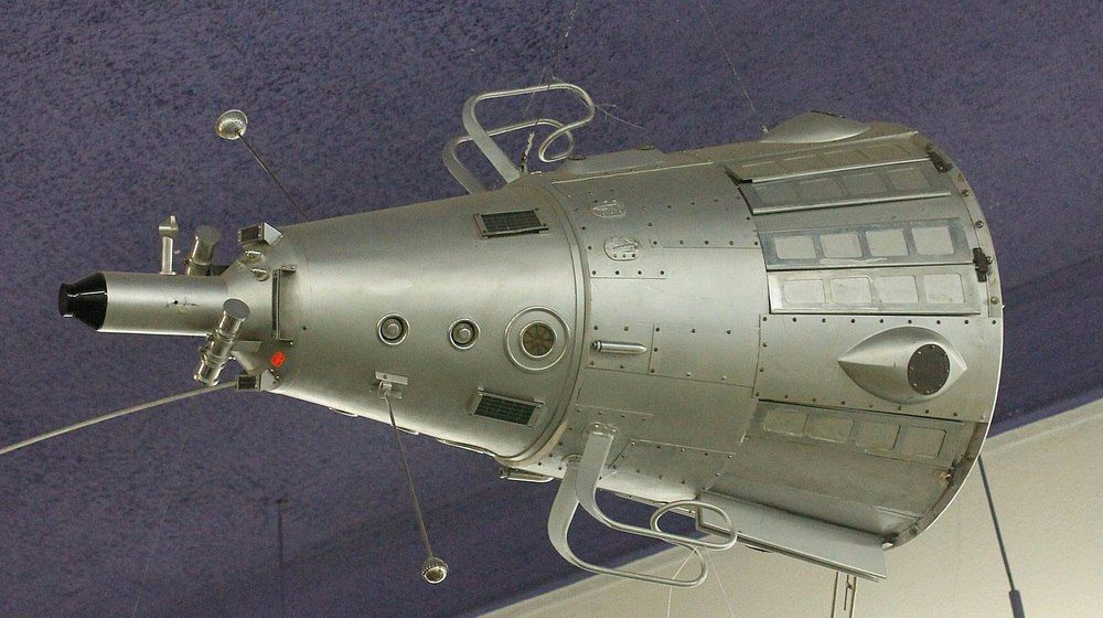 Спутник-3, полёт которого дважды откладывался по политическим причинам