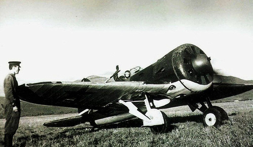 Истребитель И-16 конструкции Н.Н. Поликарпова, на котором воевал в Китае и Монголии, одерживая победы, Г.П. Кравченко