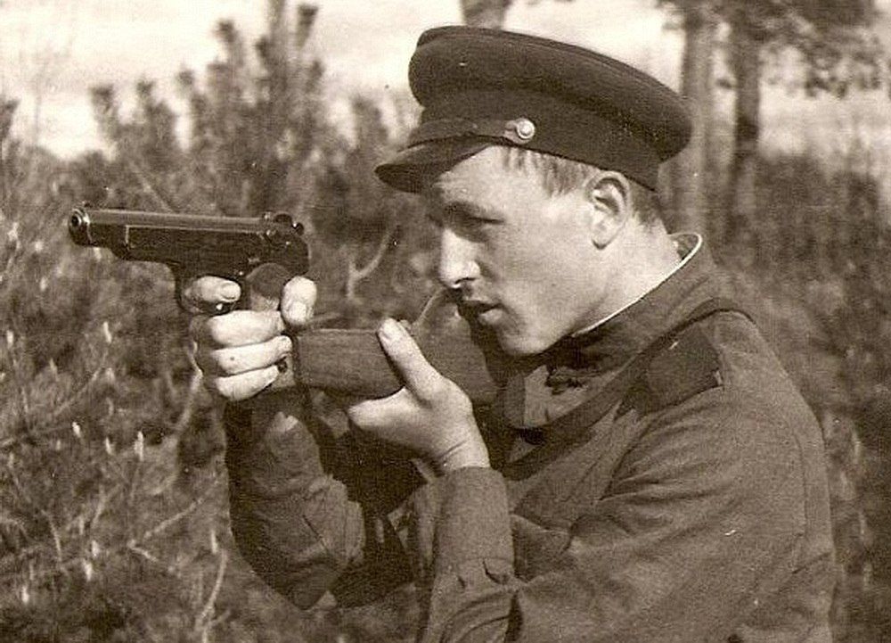 АПС с примкнутой кобурой обеспечивал высокую точность стрельбы