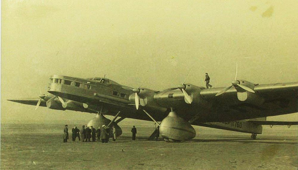 Самолёт АНТ-20 «Максим Горький»