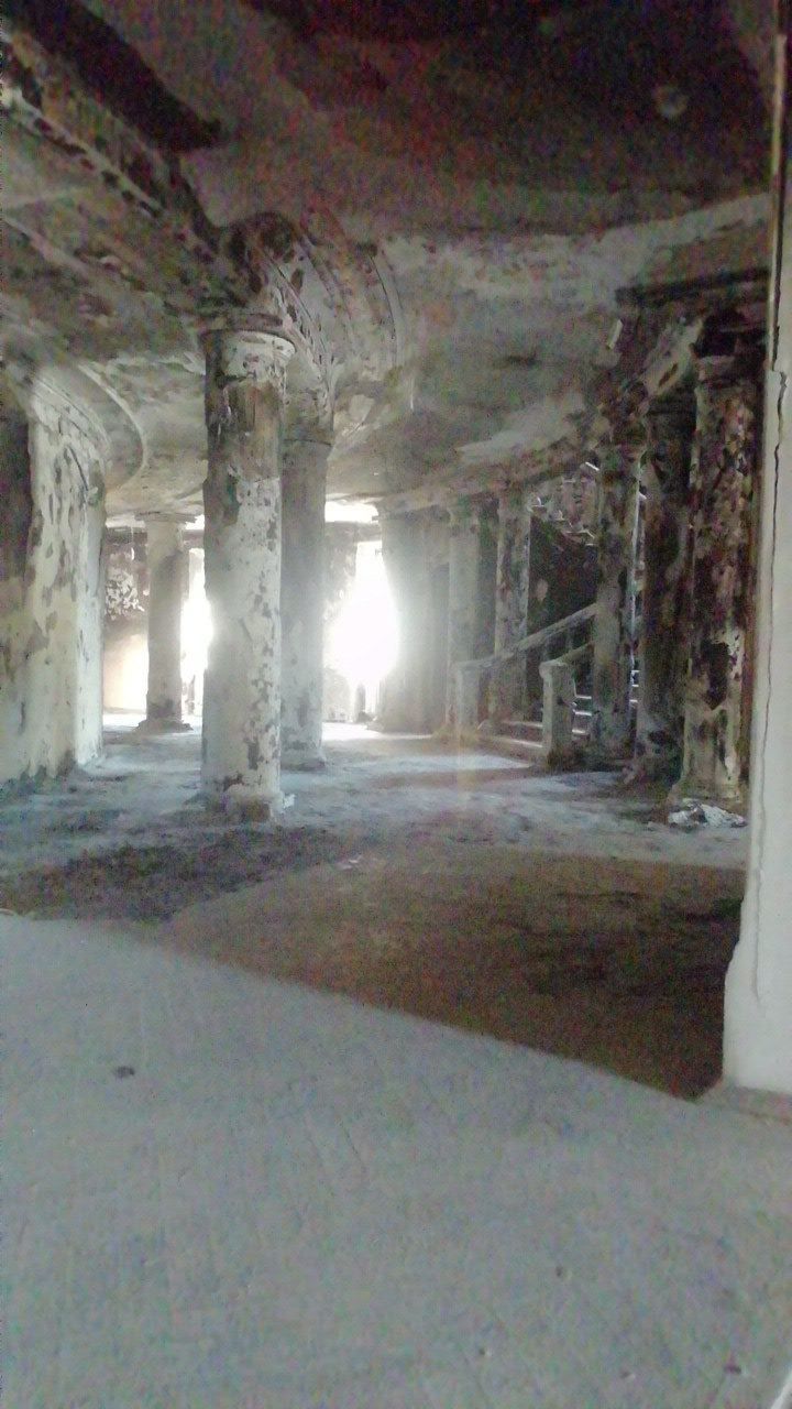 Подорванный «Азовом» Драматический театр Мариуполя. Вид изнутри