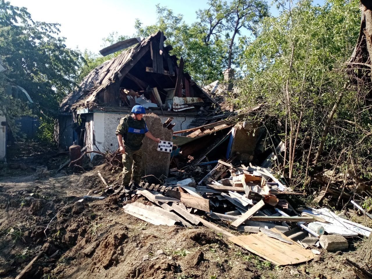 ВСУ ударили «Точкой У» по Красному Лучу (ЛНР). Пострадали 35 жилых домов, это ли не урбицид?