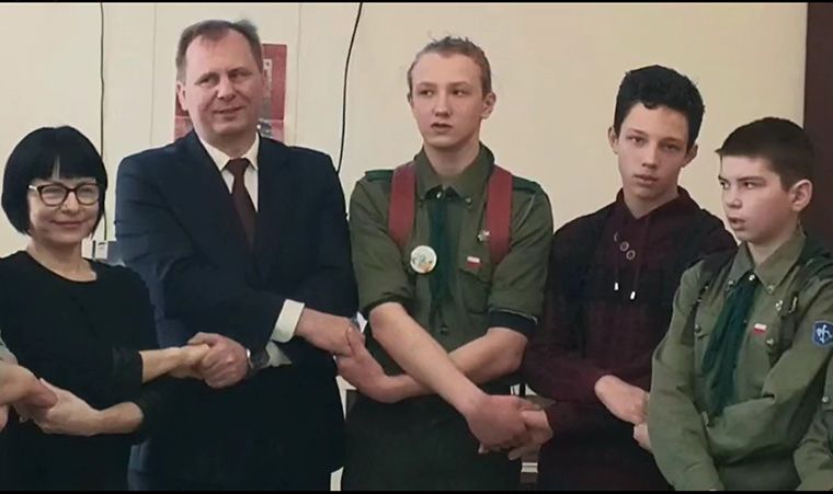 Бывший консул Генерального консульства  Польши в Бресте Ежи Тимофеюк на  праздновании Дня памяти «проклятых солдат» в 2021 году в польской общественной школе имени Ромуальда Траугутта в Бресте