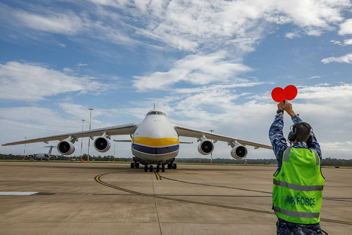 «Авиалинии Антонова» на Ан-124-100 доставляют из Австралии в Польшу броневики Bushmaster. Источник: ТГ-канал «Военный осведомитель»