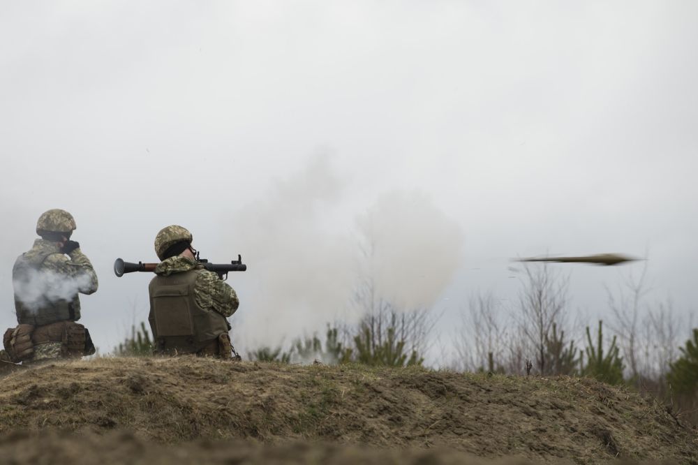 Украинские подопечные канадских инструкторов во время операции UNIFIER в Старичах (Львовская область). 07.03.2016. Источник: Минобороны Канады