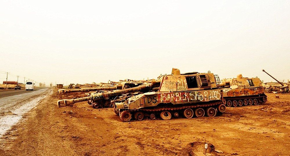 Кладбище танков в Ираке – первом месте массового применения снарядов с обеднённым ураном. Каждая из таких машин представляет огромную опасность для всего живого, находящегося рядом с ней