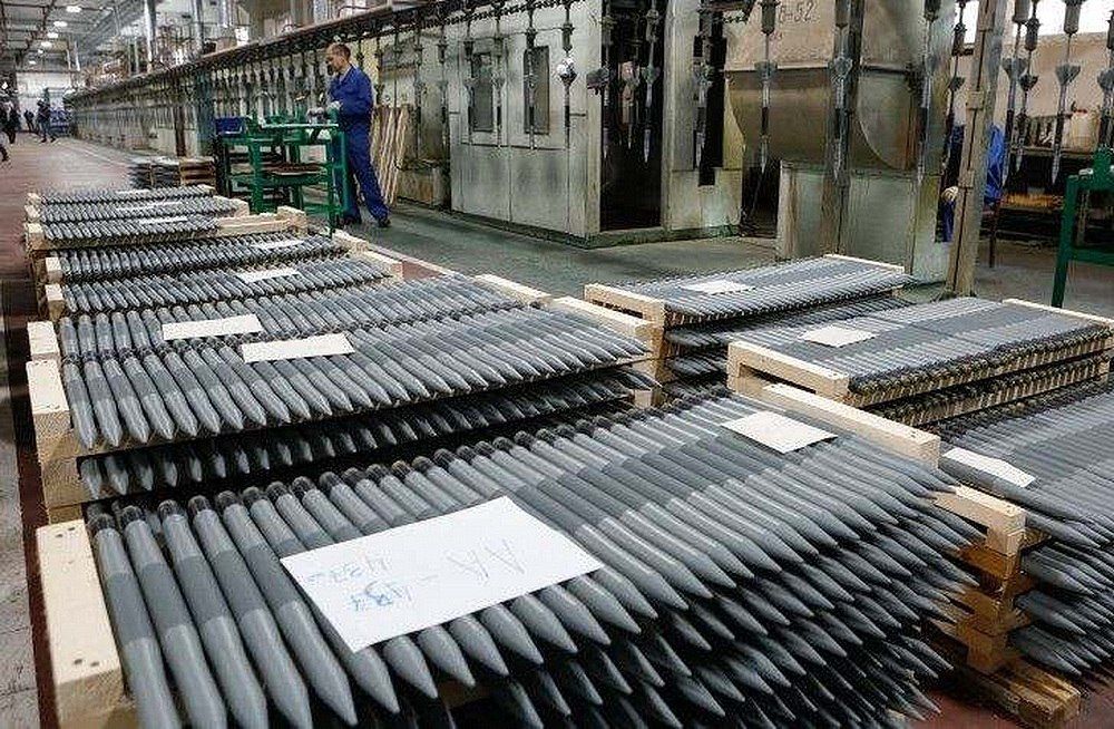 Производство снарядов 3БМ42 «Манго» на одном их предприятий в России