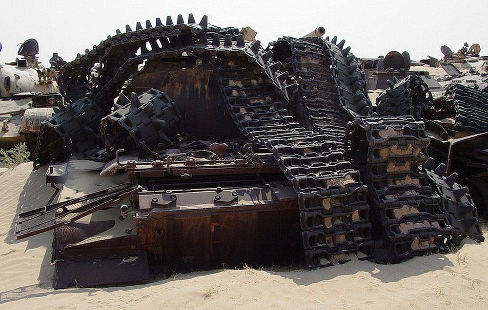 «Реликвии войны в Персидском заливе», – так назвал автор этот снимок. Украину, похоже, тоже ожидают такие дополнения пейзажа