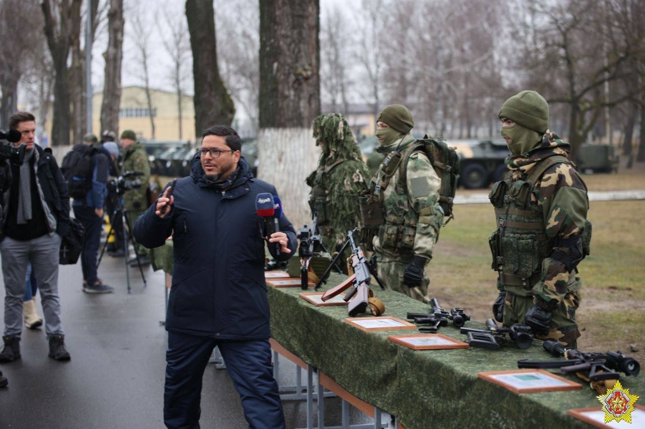 Западных журналистов пустили в воинскую часть в Бресте. Источник: Минобороны Белоруссии.