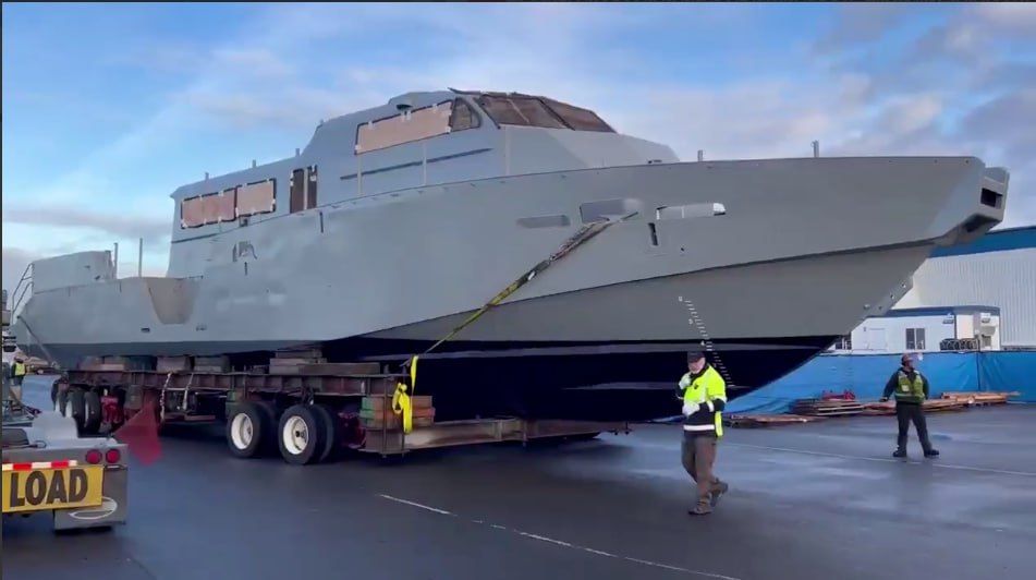 Американцы отправляют катер на доработку в Такому