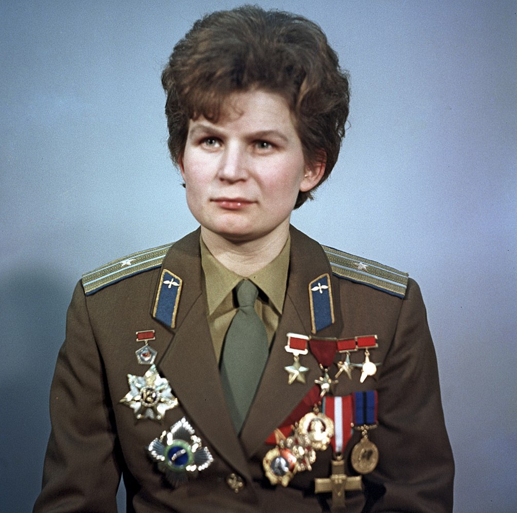 Майор ВВС СССР (звание присвоено в 9 января 1965 года) Валентина Терешкова уже тогда была удостоена многих наград