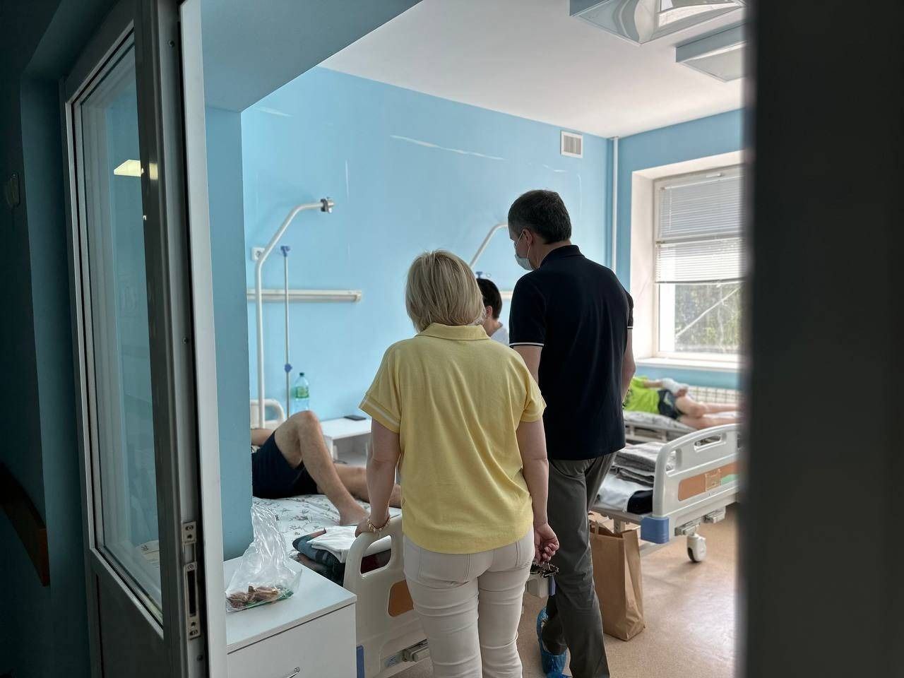 Губернатор Белгородской области посещает раненых из Грайворонского и Шебекинского округов в результате интервенции с украинской территории / Настоящий Гладков