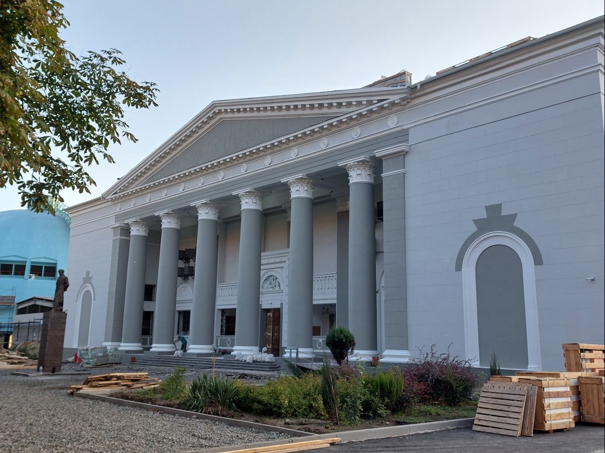 Новый театральный сезон откроется в здании Филармонии, там ремонт уже завершается