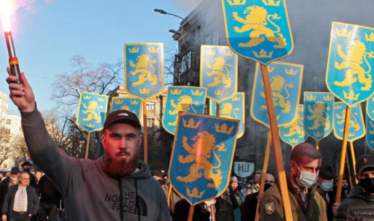 Марш последователей дивизии СС «Галичина» в центре Киева