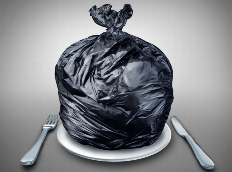 Деликатесы из объедков на фоне мусорного коллапса