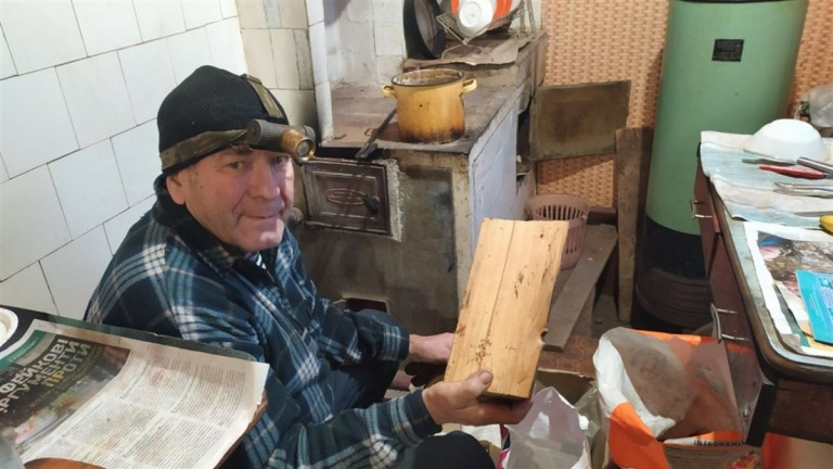 На Украине топят дровами