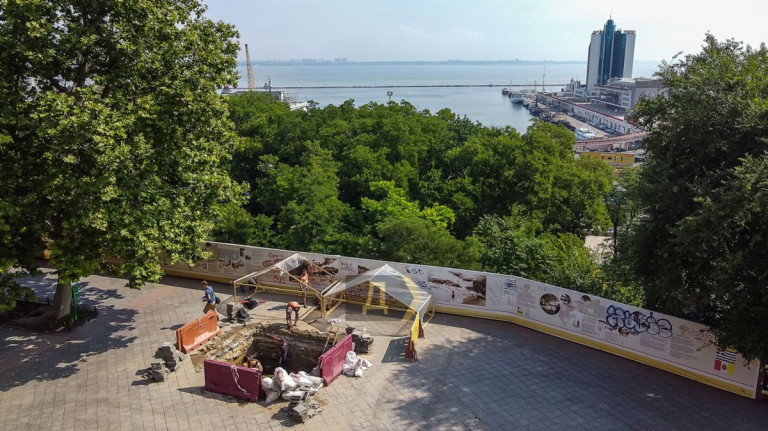 Как свидомые археологи в Одессе Хаджибей выкапывают