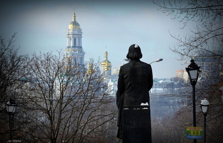 Памятник Гоголю в Киеве