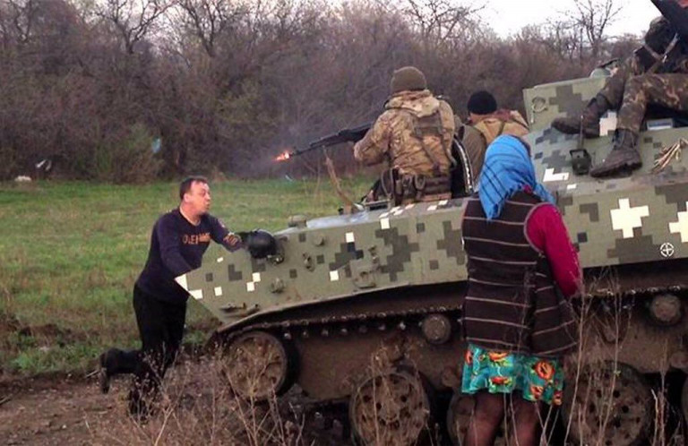 Один из первых выстрелов ВСУ в свой тогда ещё народ, 2014 год