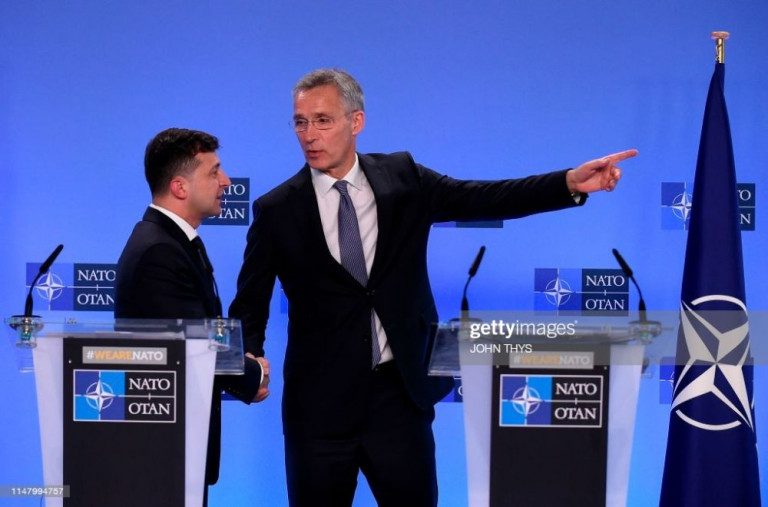 НАТО обещает, но жениться не собирается