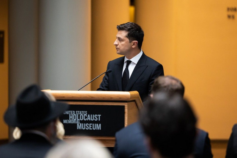 Чета Зеленских посетила вашингтонский Мемориальный музей Холокоста и Мемориал жертвам Голодомора 1932 – 1933 годов в Украине.