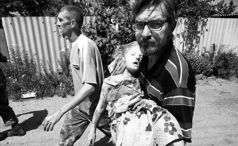 Убитая Украиной 8 июня 2014 года в Славянске маленькая девочка, Полина Вячеславовна Сладкая. В списке погибших детей Донбасса она значится под номером один.