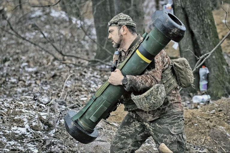 До последнего украинца с «джавелином»: США форсируют милитаризацию Украины