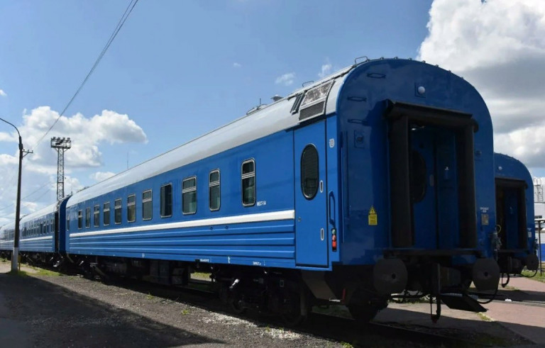 Синие вагоны с белой полосой (фирменная отделка БелЖД) снова могут отправиться в Крым