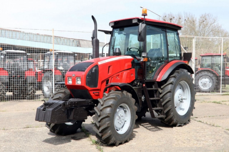 Вот такой трактор Александр Лукашенко подарил Владимиру Путину на день рождения