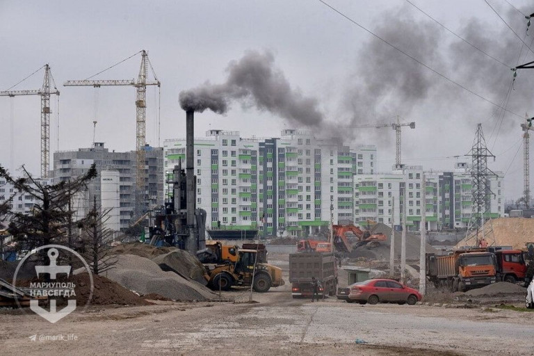 На сегодняшний день ордера на новые квартиры в Мариуполе получили более 500 человек, пишет Телеграм-канал Мариуполь навсегда