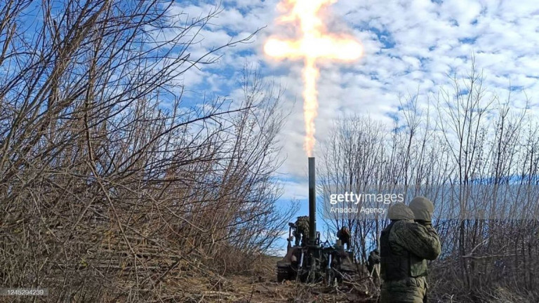 На заглавном фото: бои на подступах к н.п. ОПЫТНОЕ – «воротам» к АРТЁМОВСКУ, фото военкора Александра Симонова