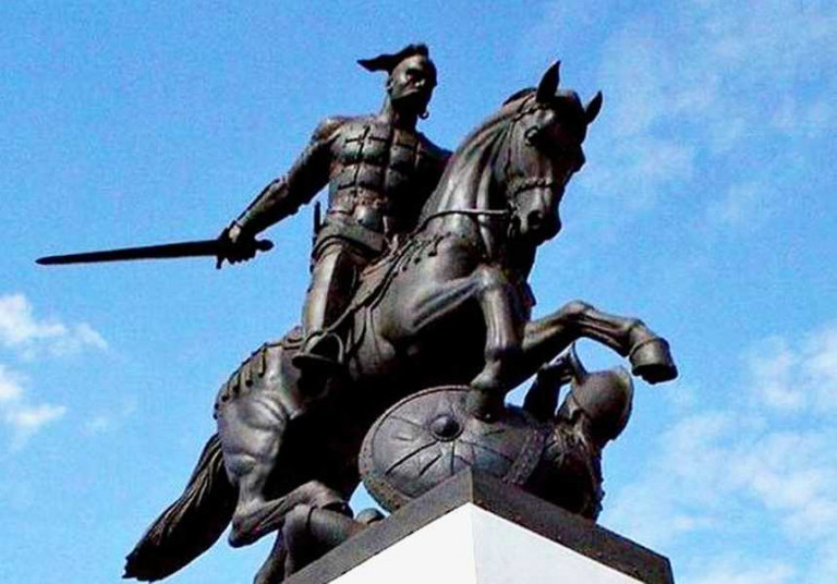 памятник князю Святославу в Белгородской обрасти