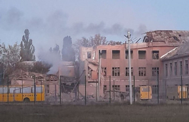 Удар по расположению ВСУ в Курахово. Расположение, как всегда, в школе