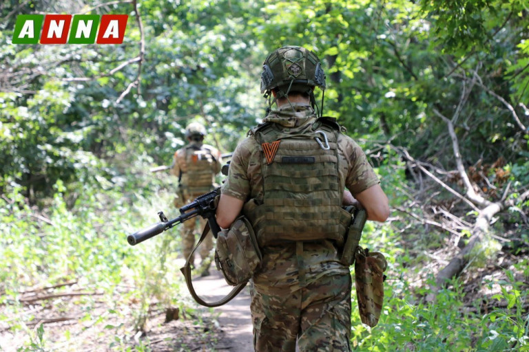 Заглавное фото – Разведчики ВС России на Сватовском направлении. 