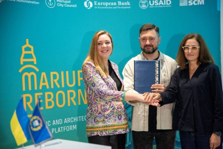 Заглавное фото – Бойченко во Львове открыл клуб архитекторов и принялся выбивать деньги для «реборна» Мариуполь.