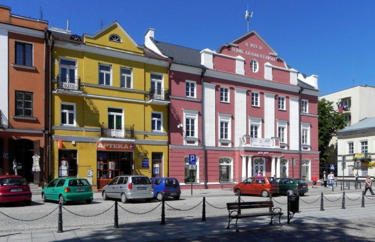 Головне фото: Схоже, ті часи, коли Краснистав був тихим польським містечком, у минулому…