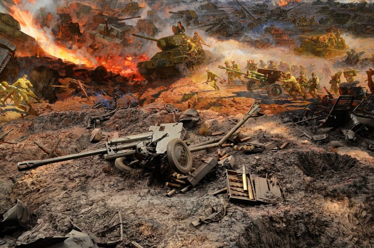 Заглавная иллюстрация: фрагмент диорамы «Курская дуга».