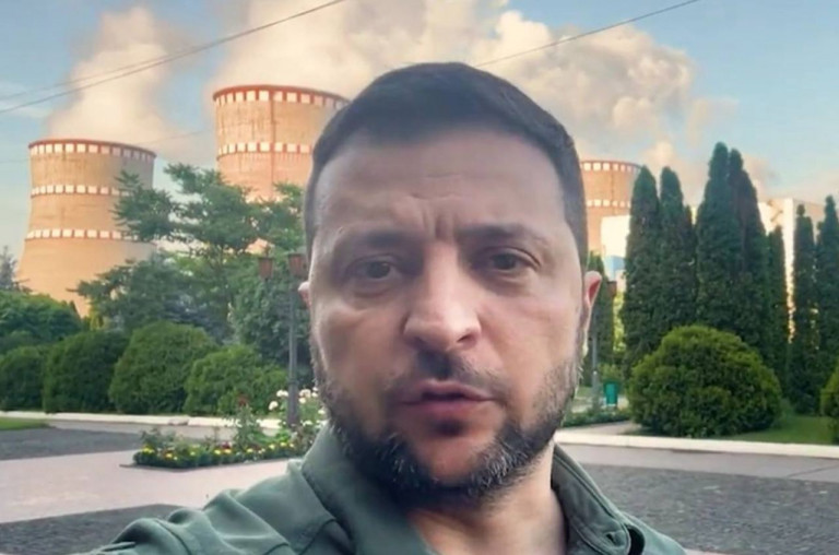 На заглавном фото: Кстати, клоунада Зеленского на фоне Ровенской АЭС вызвала нешуточное возмущение, в том числе и на Украине
