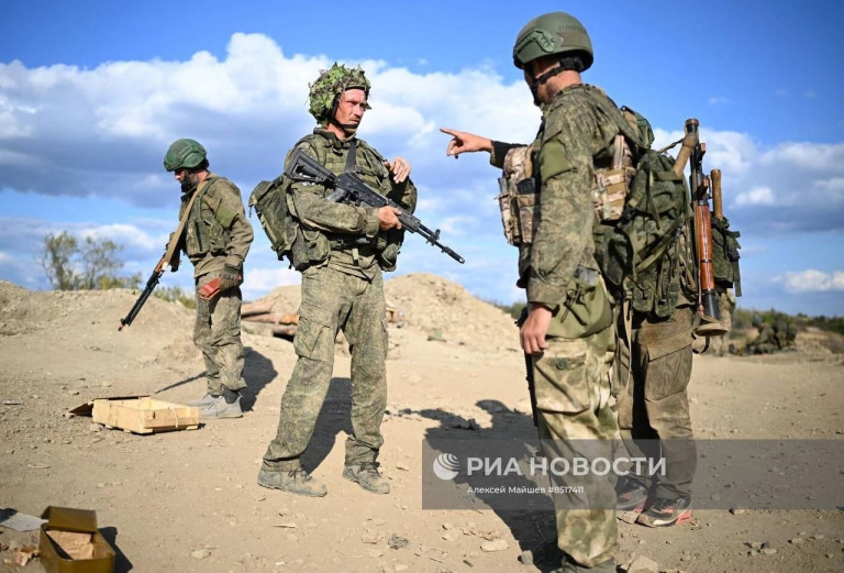 Заглавное фото – В зоне СВО. ЛНР.