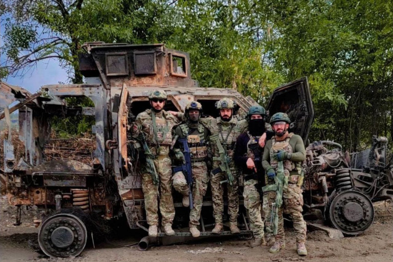 На заглавном фото: Ещё один уничтоженный на Южнодонецком направлении украинский бронеавтомобиль Oshkosh M-ATV американского производства, – Телеграм-канал Dambiev