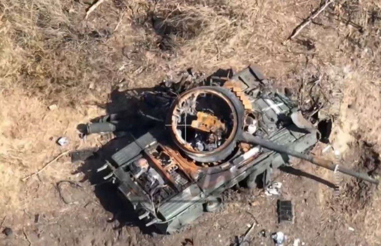 На заглавном фото: Уничтоженный танк ВСУ в районе Новомайорского, сентябрь 2023 года