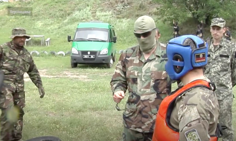 На фото: Наёмники с израильскими паспортами тренируют ВСУ