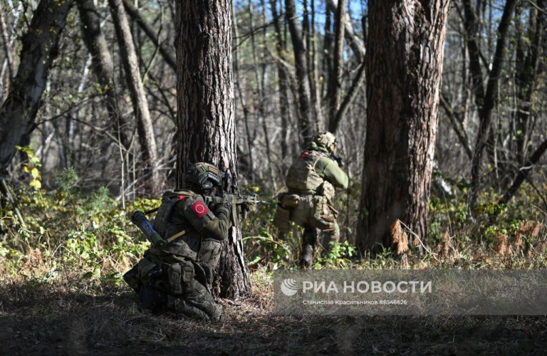На фото: Разведывательный батальон танковой дивизии ЦВО на Краснолиманском направлении – РИА Новости