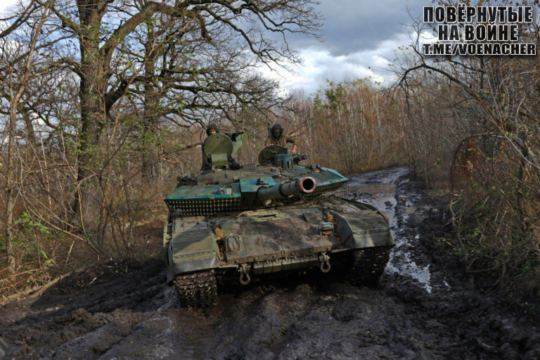 На заглавном фото: Заглавное фото – Будни экипажей и их танков Т-90М из состава ЦВО на передовой