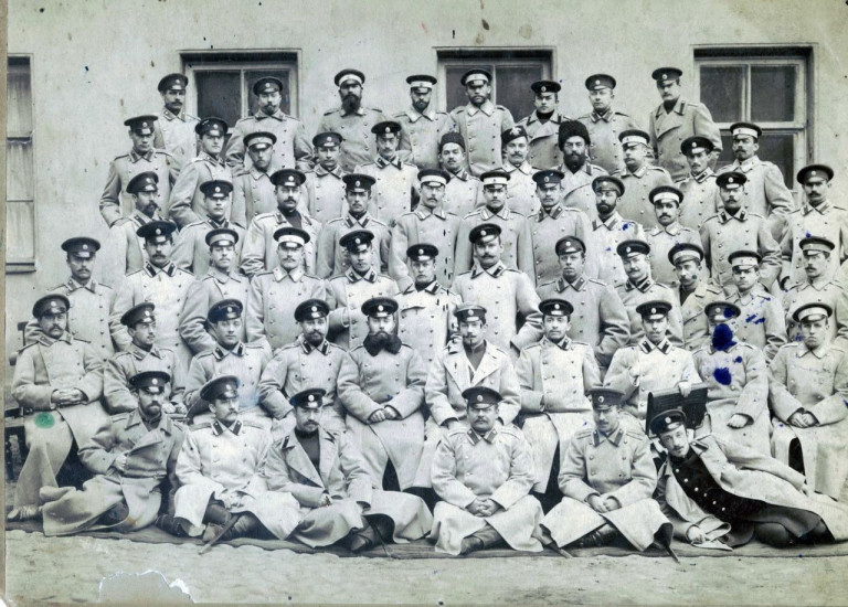 На заглавном снимке: Выпускники Николаевской академии Генштаба 1900 года