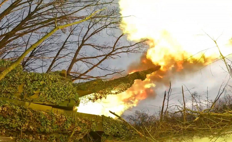 На заглавном фото: Результатом боевой работы расчетов САУ «Мста-С» группировки войск «Запад» стало уничтожение вражеских опорных пунктов и минометных расчетов на Купянском направлении – МО РФ.