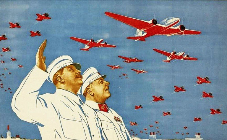 Авиационный парад в Москве в честь впервые отмечавшегося советского Дня авиации 18 августа 1933 года, на котором впервые были широко представлены «крылья» и военные, и гражданские. Плакат.